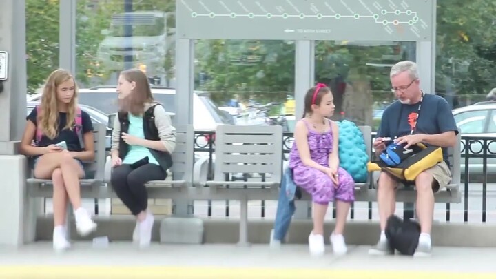 [Passersby's Reactions to School Bullying]