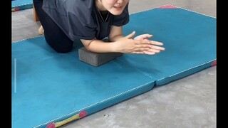 Kỷ lục thường ngày ép chân của sinh viên múa