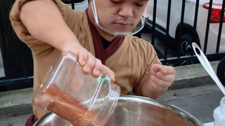 Every time I toss the tofu, people say I’m deliberately dropping a piece! But it’s not on purpose—ju