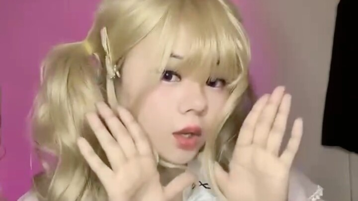Cewe India cosplay anime blondedoll