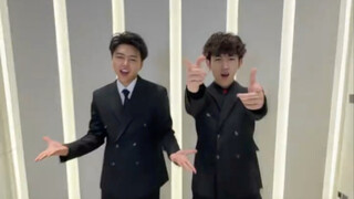 Teeth-baring dance for two 2.0 (camera version)