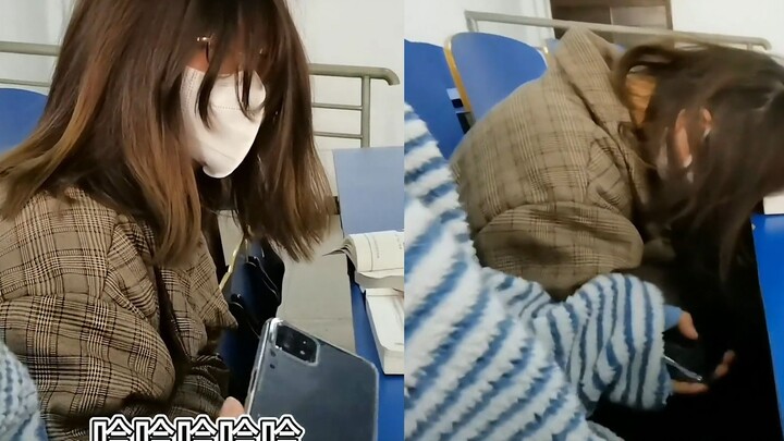 大学生封校期间，不小心摔坏了手机：从此成为没有感情的上课人