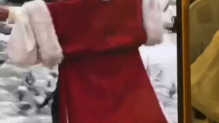 后来在地上发现一坨疑似发包的东西…