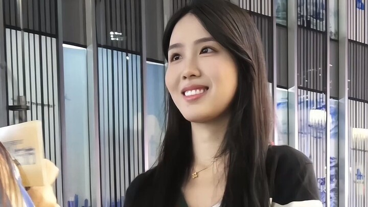 A young lady who prefers to remain single rather than settle for less in love