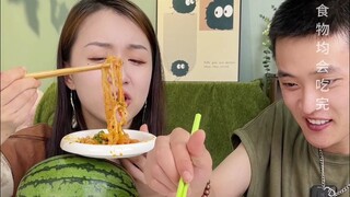 #千层肚 今天给他来一个螳螂捕蝉黄雀在后！哈哈哈#好吃到停不下来#情侣搞笑日常#小剧场#大人小孩都爱吃