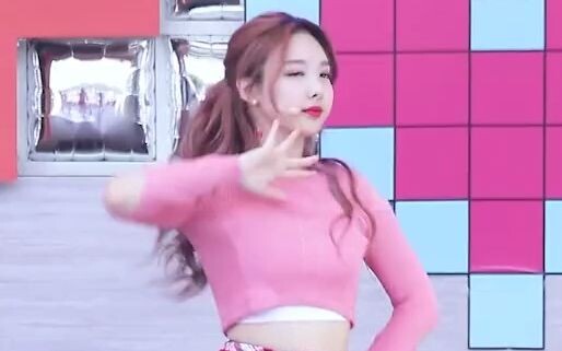 Bài hát "CHEER UP" của thành viên TWICE Lin Nayeon thật vui tươi và dễ thương