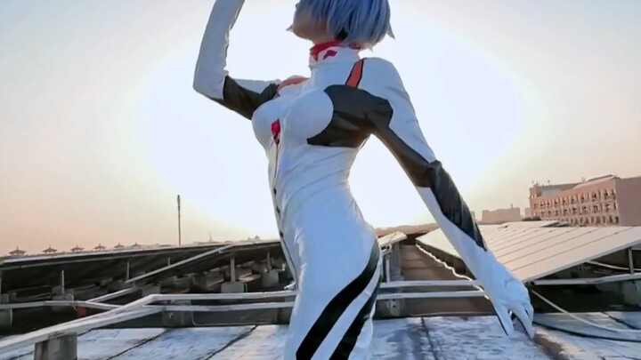 What happens when these super-long legs kick you?