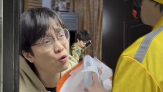 都说了送外卖不好按门铃了！是不是想我英年早逝啊