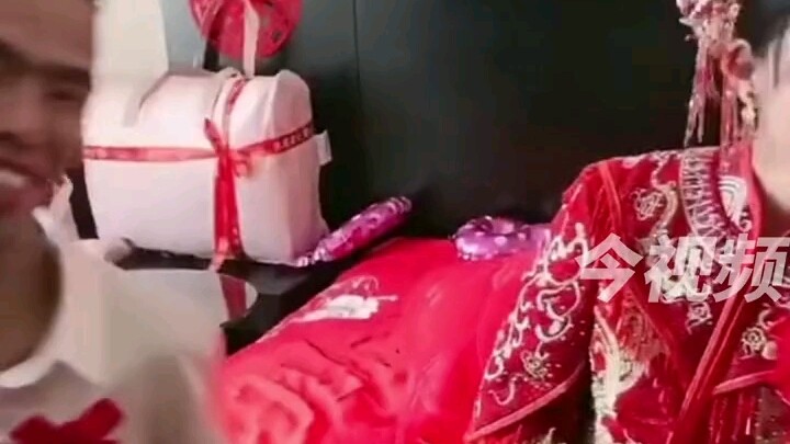 งานแต่งงานสุดพิเศษทำชาวเน็ตหลั่งน้ำตา แม้ร่างกายไม่สมบูรณ์ แต่รักกันอย่างลุ่มหลง!