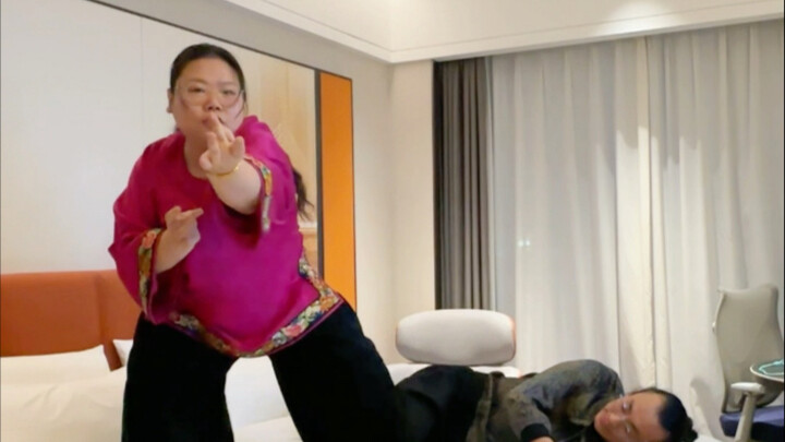 I seem to have gotten tanned in Hainan~ But my dancing is still beautiful #dance #JENNIEMarchChallen