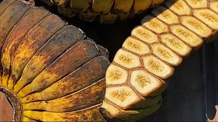 pisang unik rapat seperti emot salam