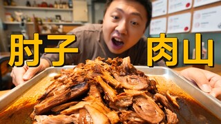 Thịt vai heo băm nhỏ không xương, rưới nước sốt, ăn kèm với cơm thì tuyệt vời!