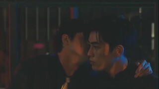 Yung mahal mo siya pero di mo kayang pillin siya dahil ayaw mo masaktan si Malandi na Girl