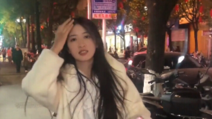 Dua saudari ini! Aduh! Aku sampai sakit perut karena kesal!