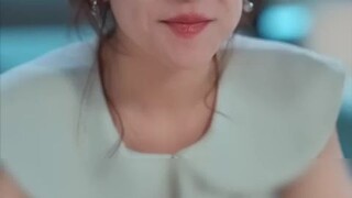 Aku menikah  dengan Professorku yang  7 tahun lebih  tua,kukira cuman kontrak ,tapi dia mencintai ku