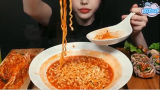 Mì gà cay và cơm cuộn ba chỉ phần 3 #mukbang