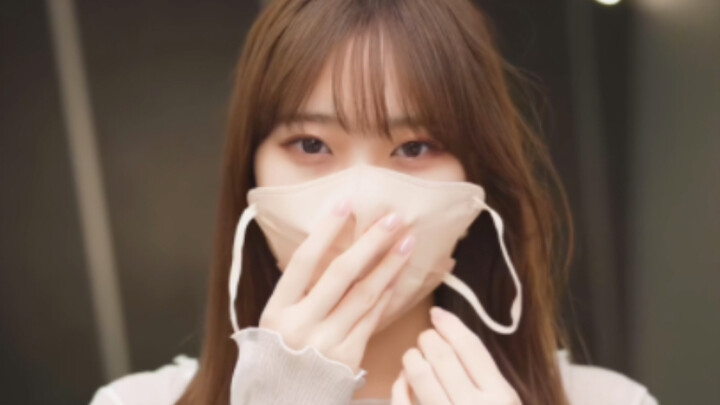 كيف تبدو الأخت اليابانية وهي "تنزع الكمامة"؟