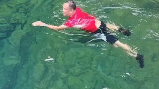 狗刨、防溺水、意外落水自救，最简单实用的泳姿，最原始的才是最直接有效的，零基础学游泳