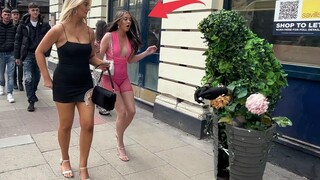 เธอคลั่งไคล้โดยบุชแมนเล่นตลก! ปฏิกิริยาที่ยอดเยี่ยม