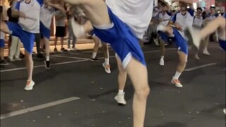 潮汕男高白袜体育生玉峡英歌队路训男高飒爽英姿！！！！