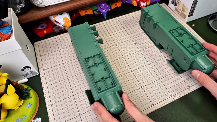 A super super super large conveyor! It also lights up!