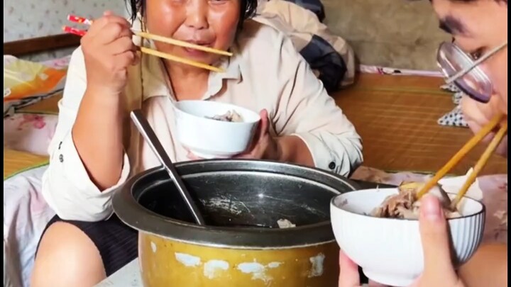 Saat itu, betapa ia berharap yang ada di hadapannya memang anaknya.