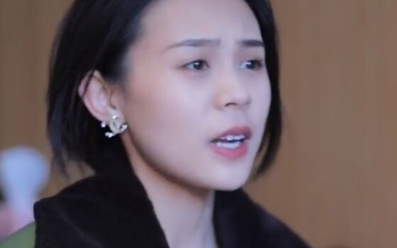 Hừ, một người phụ nữ đang nói về kỹ năng lái xe của mình trước mặt tôi sao?