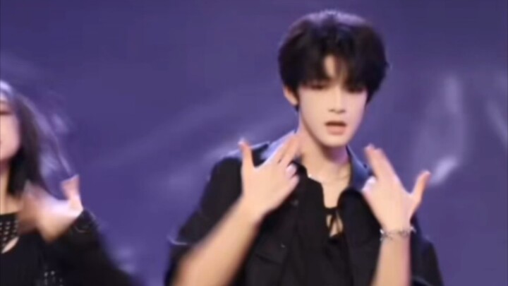 【Vương Tuấn Hy】Em trai thực tập sinh lớp 8 nhảy vũ đạo nhóm nhạc nữ tại trường shout down 2.0 chung 