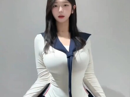 Kamu hanya bisa memandangku