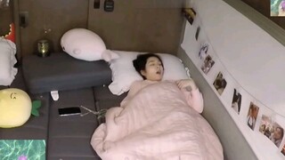 Mềm mại, một quả bóng nhỏ [Bùi Châu Xuân Nhi] Người đẹp nào cũng ngủ thế này sao?