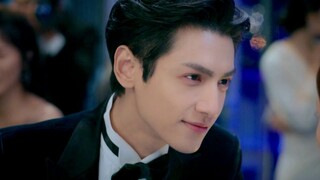 Nụ cười quyến rũ của Luo Yunxi