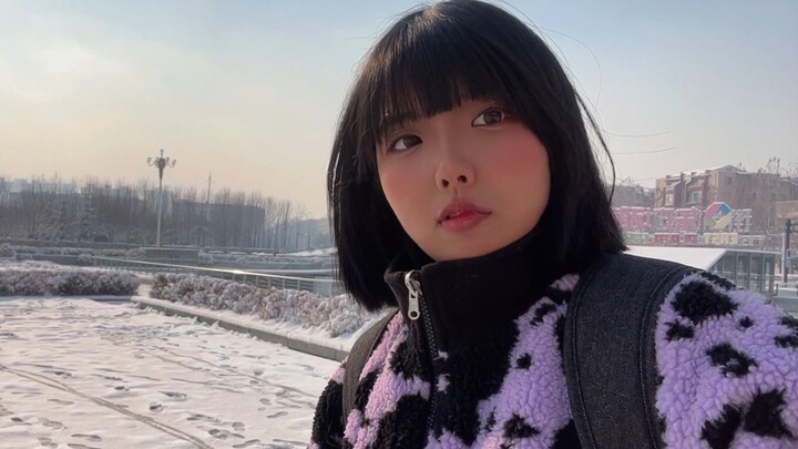 A beautiful dark-skinned girl's heavy snow viewing vlog! Black skin and fuzzy peaches at the end!