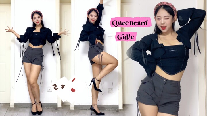 Queencard menari mengikuti lagu Gidle
