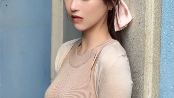 My friend just loves this kind of young woman.