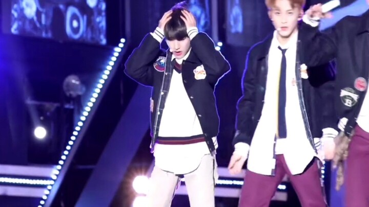 【ฮวางอินจุน】เพราะตัดผมใหม่ยังไม่ชิน อินจุนนี่เลยเอามือลูบหัวอยู่เรื่อยเลย