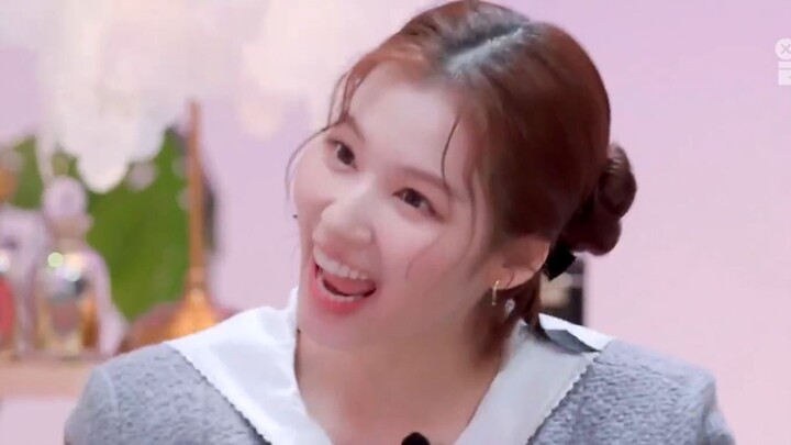 【TWICE】Dewa Yunani Kuno yang Mengatur Tingkah Manja