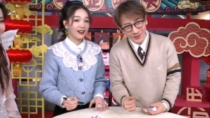 Xu Mengjie Stuns Liu Qian with Her Original Magic Trick, Earns His Approval; Liu Qian’s Signed-Card 