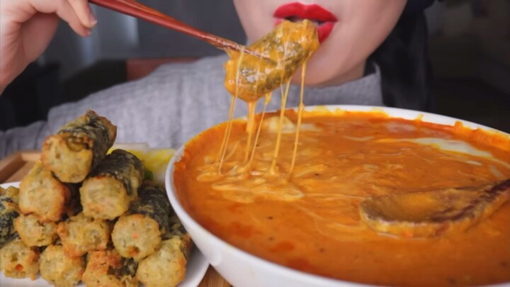 LYCHEE ASMR | (edit) cheesy spicy rice cake with fried seaweed roll and kimchi
