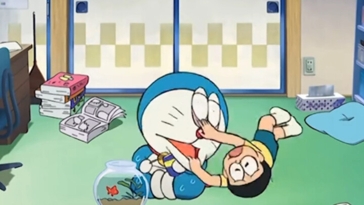 This part really made me laugh. Doraemon was being pulled around like a rice cake.