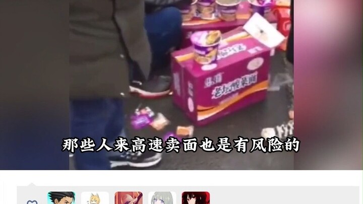 No food during a highway traffic jam? A bucket of instant noodles for 10 bucks? Totally worth it!