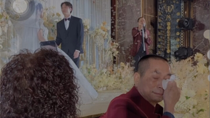 Lưu màn hình phát trực tiếp đám cưới của con gái và bố