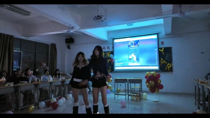 SMA Putri di Tiongkok: Apakah Mereka Akhirnya Berciuman? «Pesta Berbahaya, Sepatu Bot Tinggi, Stokin