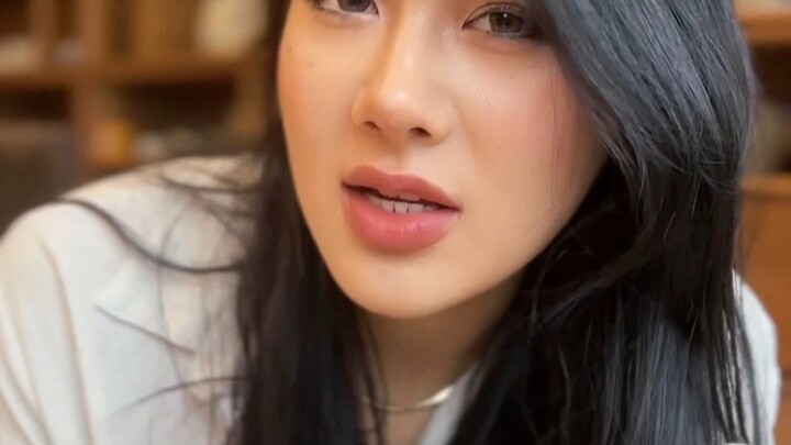 Kamu pikir wanita kulit putih mudah menghabiskan uang?