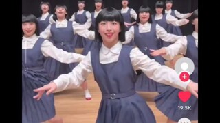 Foreign network comments on Sakura girl carrying a gun