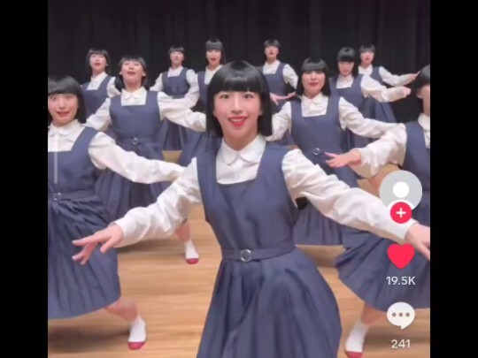 Foreign network comments on Sakura girl carrying a gun