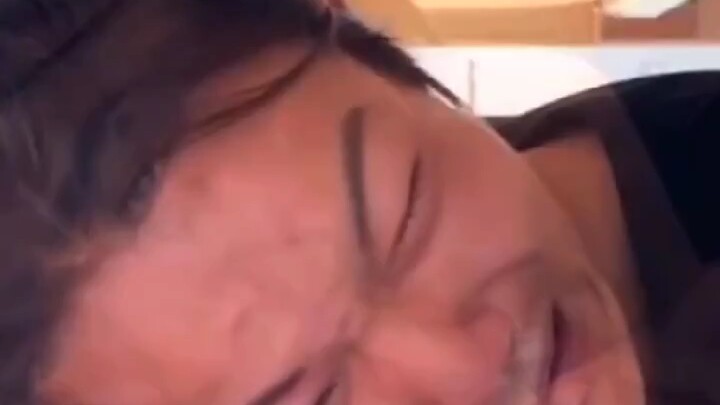 “Aku berlari sekuat tenaga hanya untuk melepaskan diri dari kesedihan”