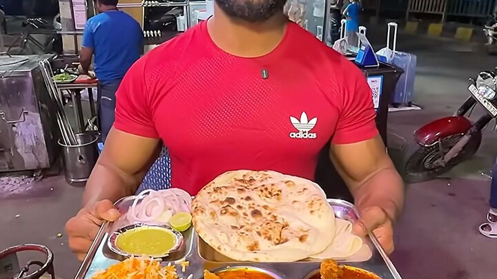 A chicken platter with 67 dishes, only 180 rupees.