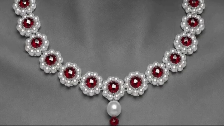 قلادة كلاسيك بخرز الؤلؤ والكريستال. #handmadejewelry  #اساورخرز