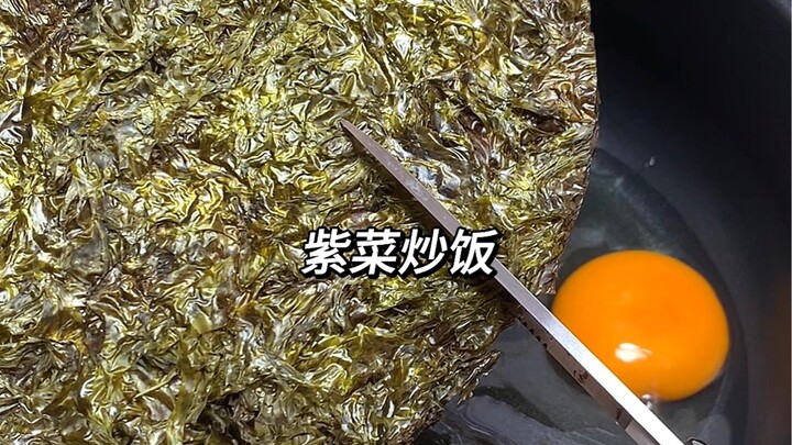 Dân công sở tan làm làm sao để nhanh chóng có cơm ăn! Cơm chiên rong biển