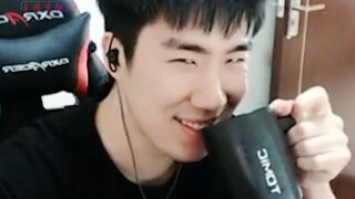 Even in the limelight, we must bring positive energy to everyone! The first day of live broadcast af